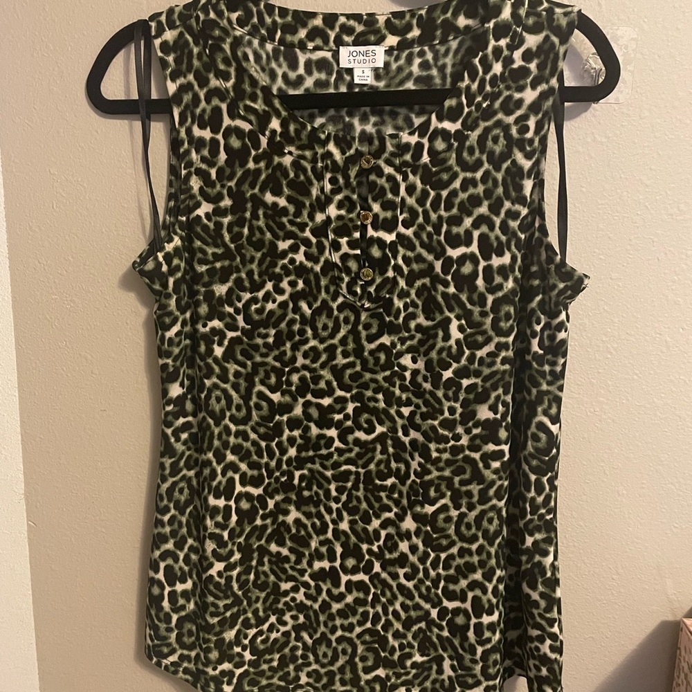 Jones Studio Green Leopard Print Blouse